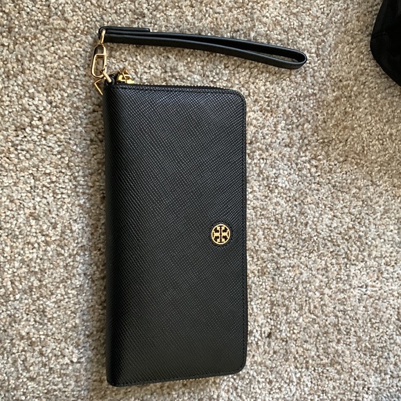 Tory Burch Perry Zip Passport Continental Wallet - Picture 5 of 8